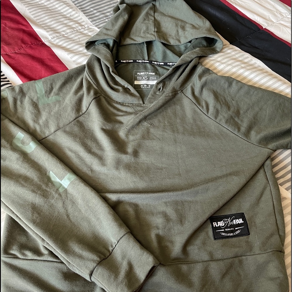 Green flag nor fail cropped hoodie, no string in hoodie.
